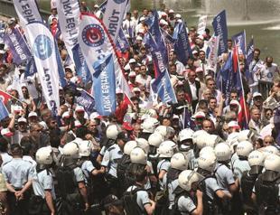 Turkish public workers go on landmark strike