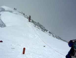 Israeli man gives up quest to reach Everest summit to save Turkish climber