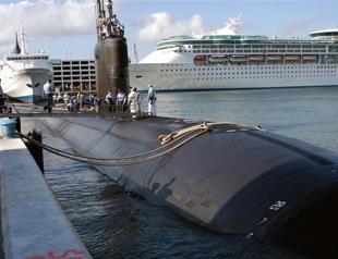 Fire aboard US nuclear submarine, seven injured
