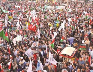 Thousands rally in Taksim to remember deadly raid
