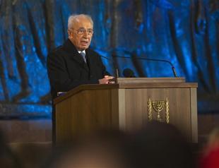 Peres tells own story at Israel Holocaust ceremony