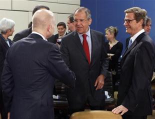 NATO, Russia hold talks on missile shield, Syria