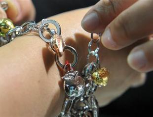 British woman falls ill due to ‘poisonous’ bracelet