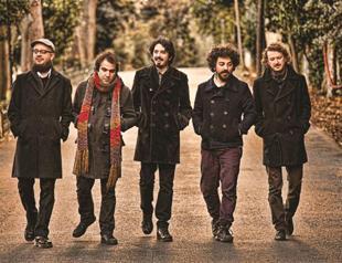 Local experimental band Replikas live in town