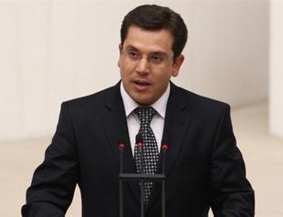 Turkish deputy beats, threatens ER doctor