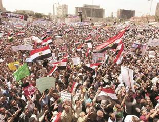 Thousands protest against Egypt army