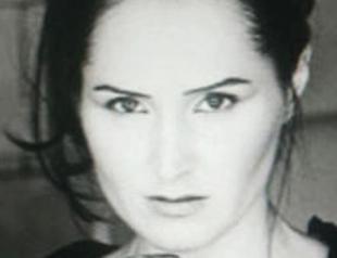 Merve Çaloğlu performs at Mask