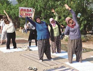 Women practice yoga to protest demolition