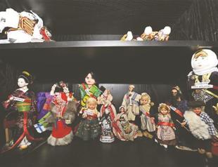 Hundreds of dolls symbolize world cultures since 1950s