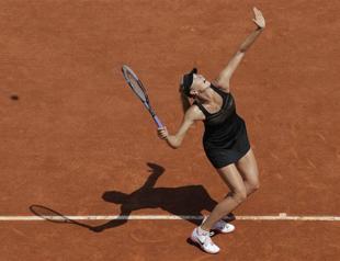 Sharapova wins 6-0, 6-0 in French Opens 1st round