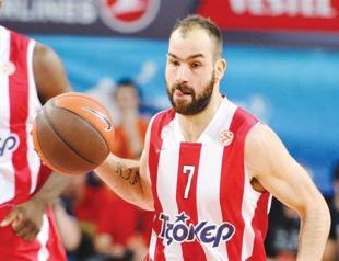Olympiacos one win away from title