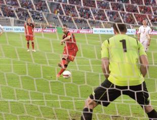 Late Hazard incurs champagne penalty