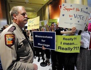 Lawsuits challenge Illinois gay marriage ban