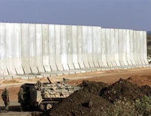 Israel starts building wall along Lebanese border