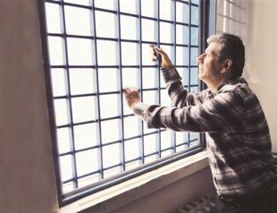 Gül at odds with AKP over jailed MPs