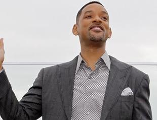 Will Smith slaps journalist who tried to kiss him