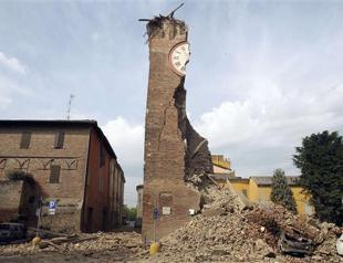 Strong aftershock hits northern Italy, causing more collapses