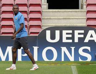 Barcelonas Abidal could return to play again, doctor says