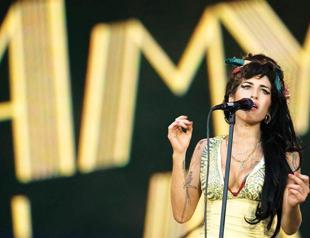 Winehouses family to sell singers London home