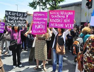 Women detained during abortion protests in Turkey