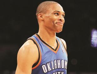 Thunder humble Lakers in series opener