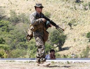 Locals force payback on American soldier for bag over heads