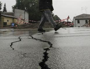 15 dead in Italy quake, several missing: official