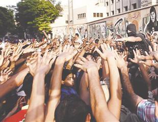 Mubarak gets jail uniform, mugshot