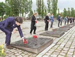 Leader speaks out on Auschwitz visit