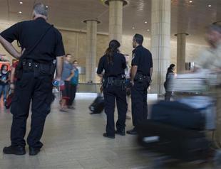 Israel asks Arab visitors to open emails to search