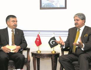 Defense Minister Yılmaz in Pakistan to boost ties