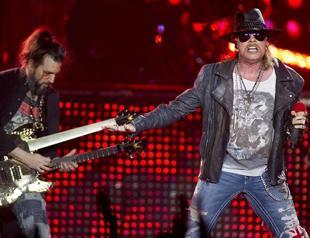 Paris thieves steal gold, diamonds from Guns n Roses singer