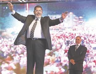 Egypt’s Morsi leads in expatriate runoff vote