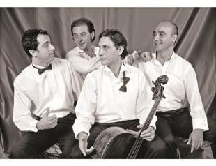 Pervin Çakar on stage with Çellİstanbul