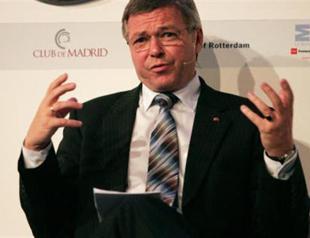 Ex-Norway PM denied visa to China after Nobel tiff