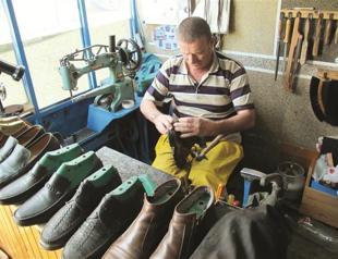Craftman in small town offers special treatment