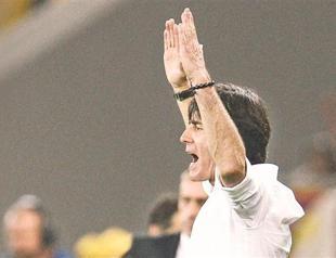 Fancied Dutch under pressure against Germany