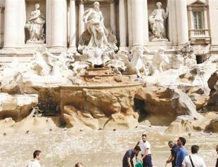 Rome’s Trevi loses pieces, alarm raised