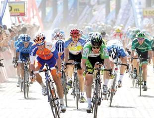 Aussie Renshaw claims victory on Anzac Day