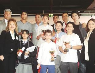 Future cartoonists receive award at ceremony