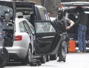 London police arrest possible suicide attacker