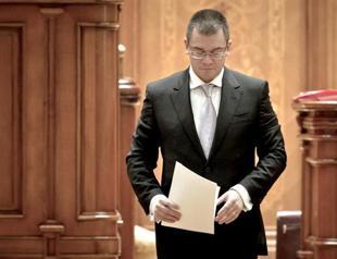 Romanian government falls in no-confidence vote