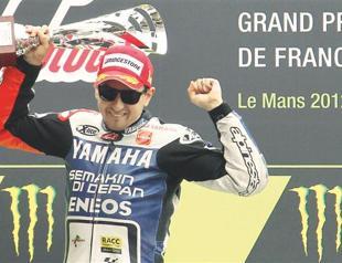 Lorenzo takes lead, Rossi bounces back