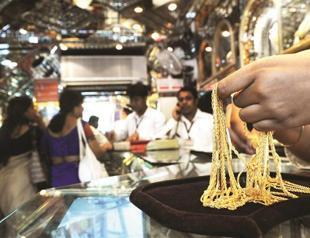 Rivals squeeze Italian jewelers
