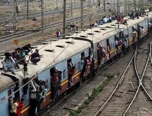 14 killed, 35 injured in Indian train collision