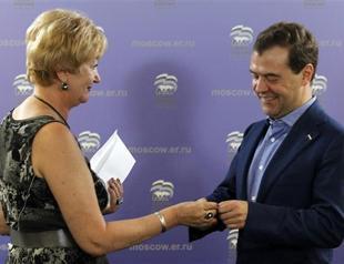 Medvedev finally joins Russias ruling party