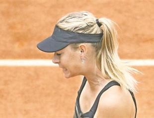Sharapova reaches French Open semis