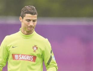 Beware of Ronaldo’s trickery, warns Mertesacker