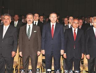 PM, opposition clash on economic performance