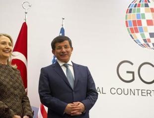 Assad must transfer power, leave Syria: Clinton